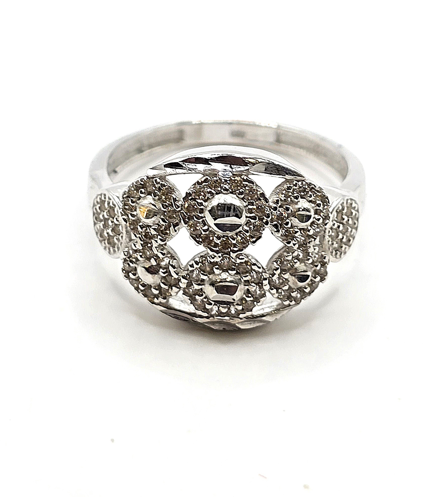 טבעת זהב לבן 14קראט עגולה משובצת קולקציה חדשה GRGR64