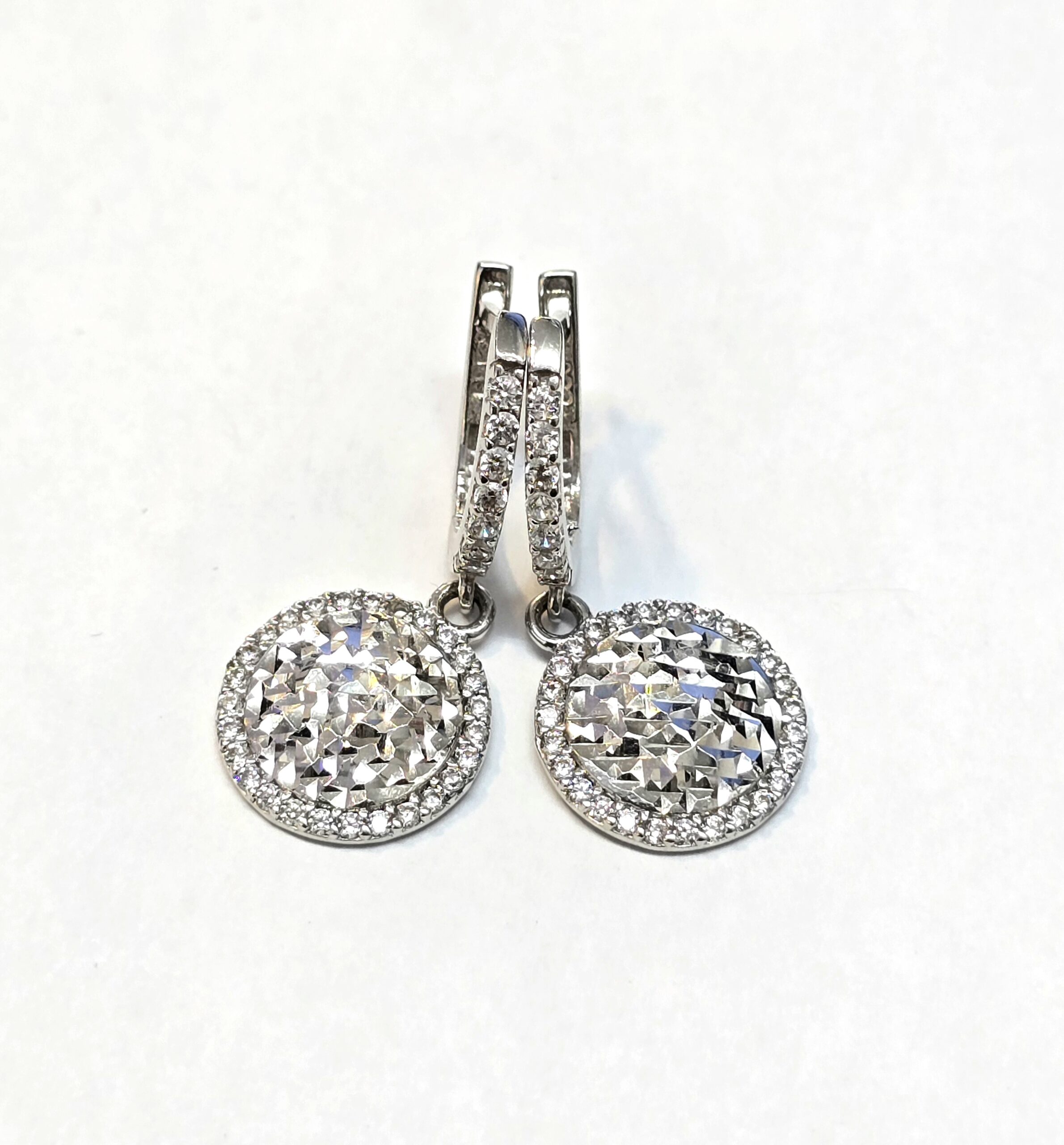 עגילי זהב לבן 14 קראט תלויים חריטות לייזר  קולקציה חדשה GEGE162