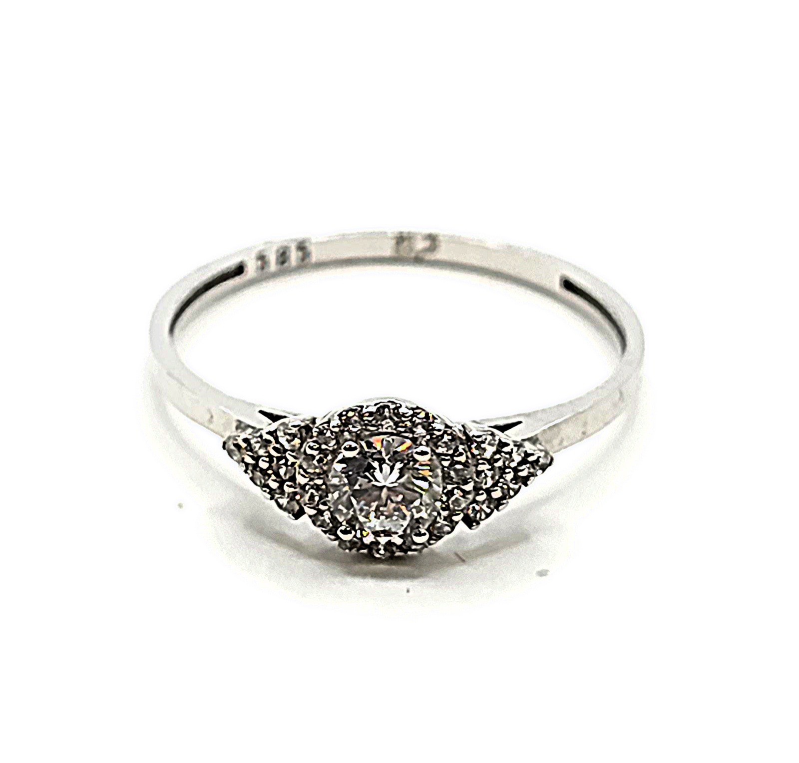 טבעת זהב לבן 14K משובצת קלאס מהמם קולקציה חדשה GR157