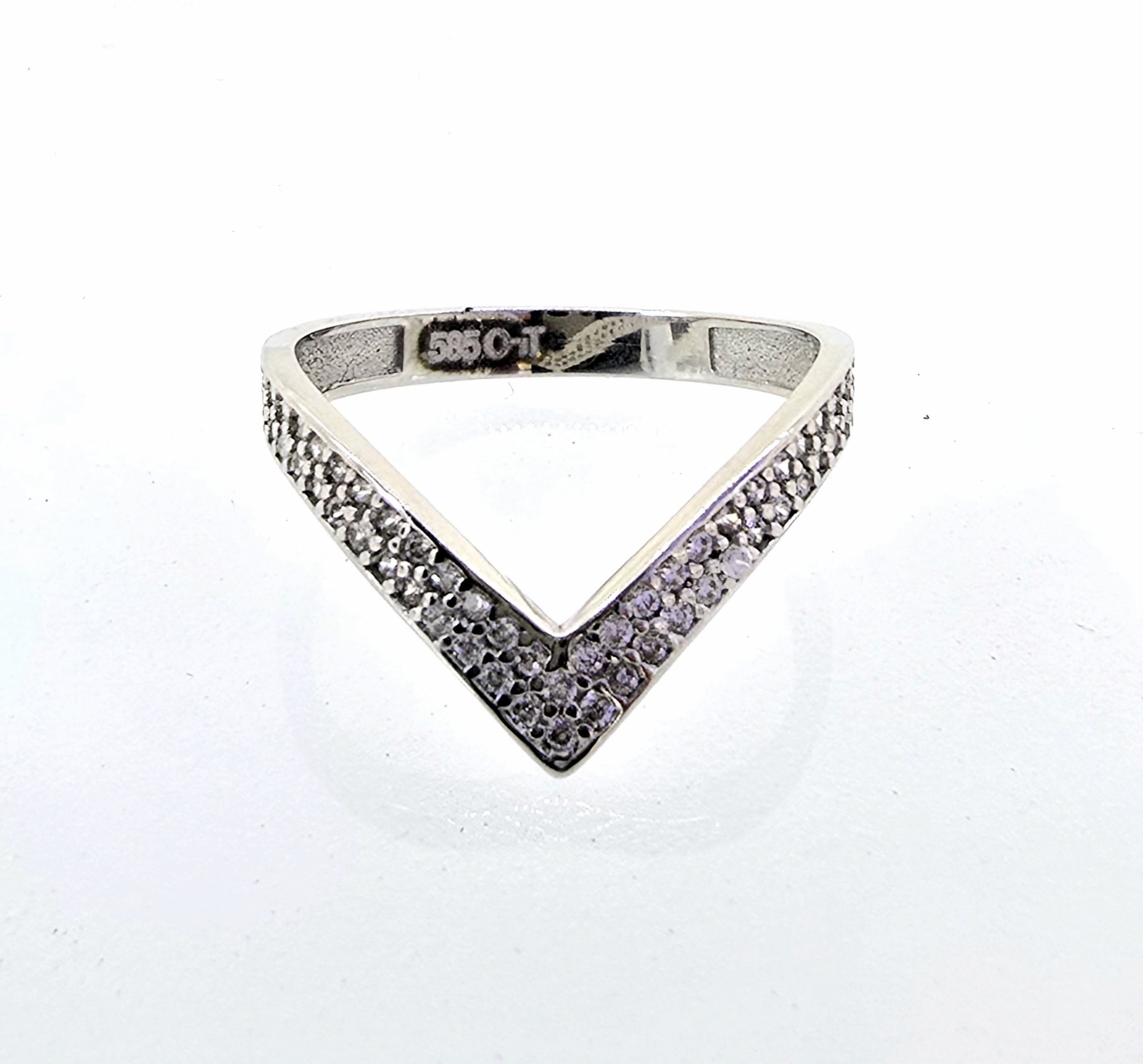 טבעת זהב לבן 14 קראט וי קולקציה חדשה grbhn5