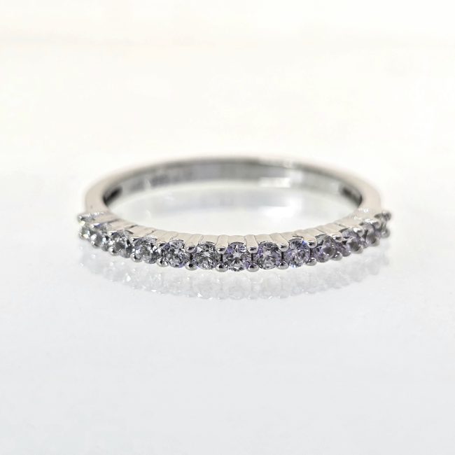 טבעת יהלומים שורה זהב לבן 14 קראט drghn6