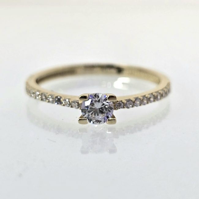 טבעת אירוסין זהב 14 קראט משובצת יהלומים drbh50