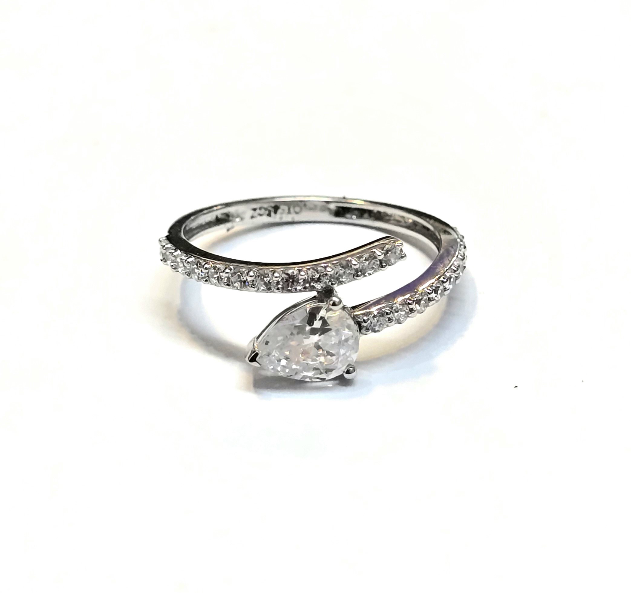 טבעת זהב לבן 14 קראט טיפה קולקציה חדשה grbh876