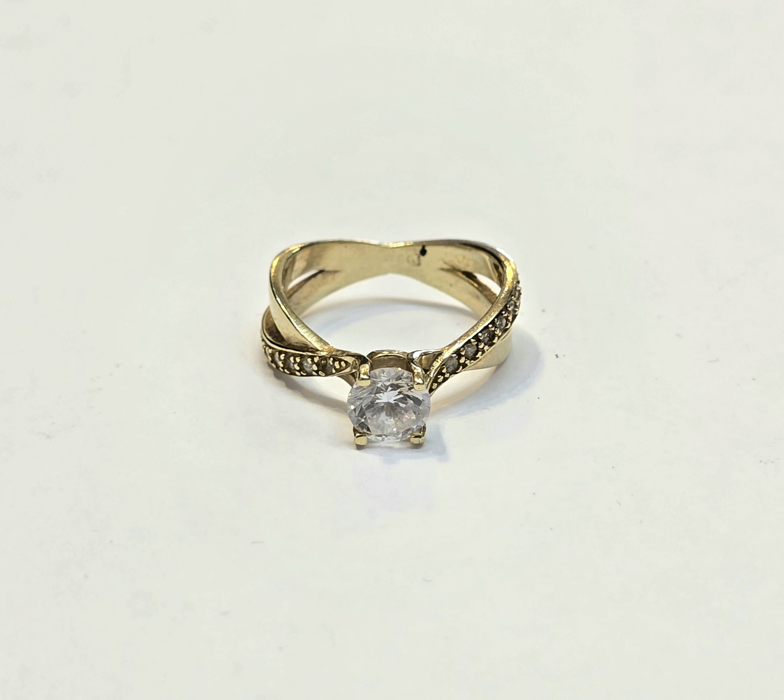 טבעת סוליטר זהב צהוב 14 קראט קולקציה חדשה grnd2