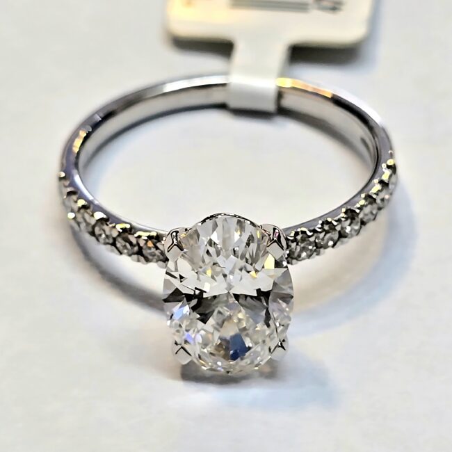 טבעת יהלומי מעבדה זהב לבן 14 קראט אובאל קולקציה חדשה drlab3