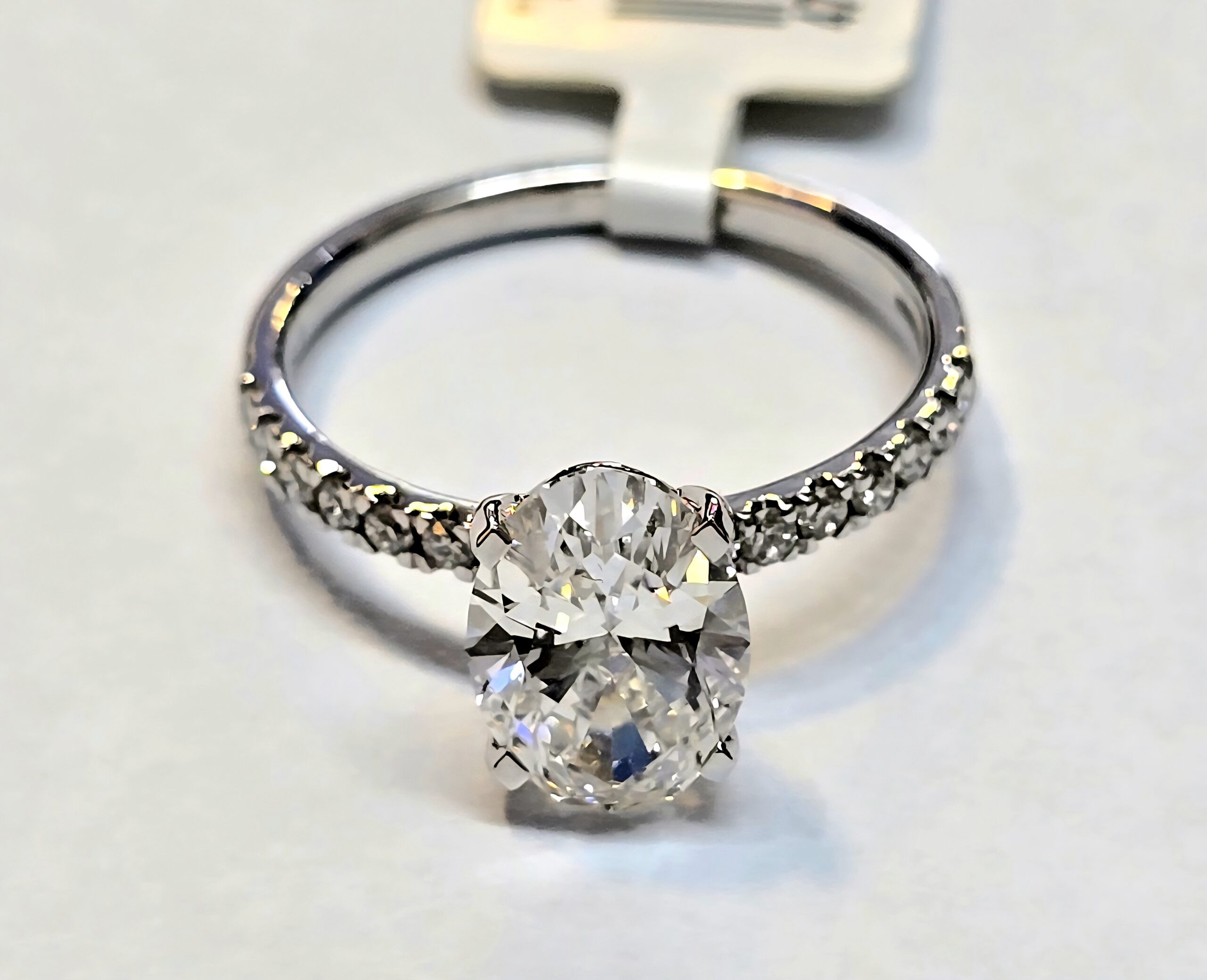 טבעת יהלומי מעבדה זהב לבן 14 קראט אובאל קולקציה חדשה drlab3