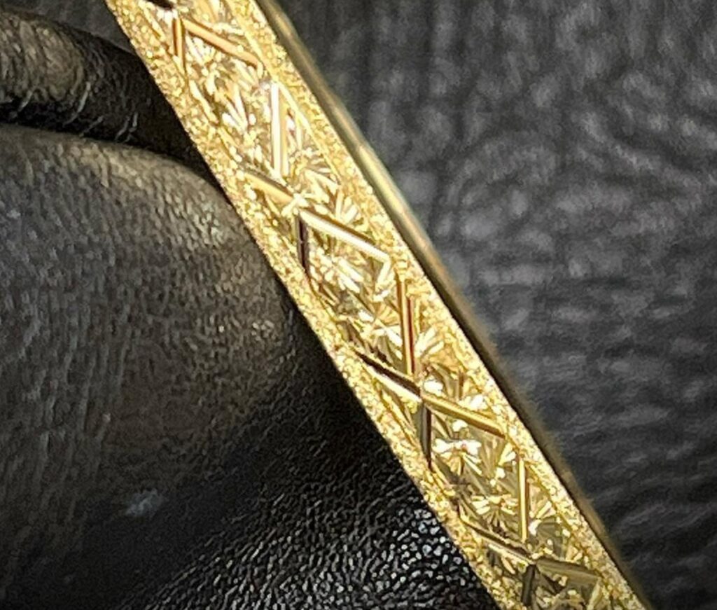 צמיד זהב צהוב 14 קראט חריטות לייזר איקסים קולקציה חדשה gb300