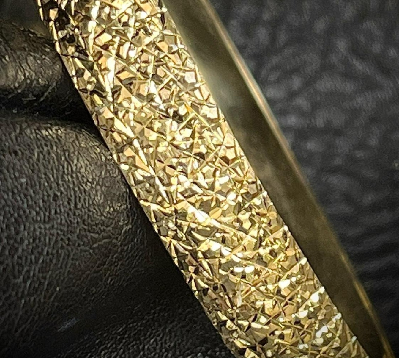 צמיד זהב צהוב 14 קראט רחב ומיוחד קולקציה חדשה gb700