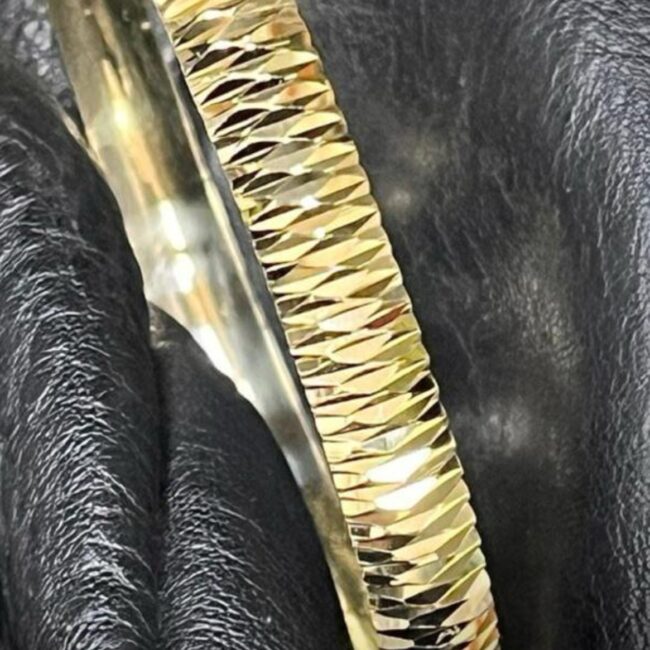 צמיד זהב צהוב 14 קראט טקסטורה יוקרתית קולקציה חדשה gb600