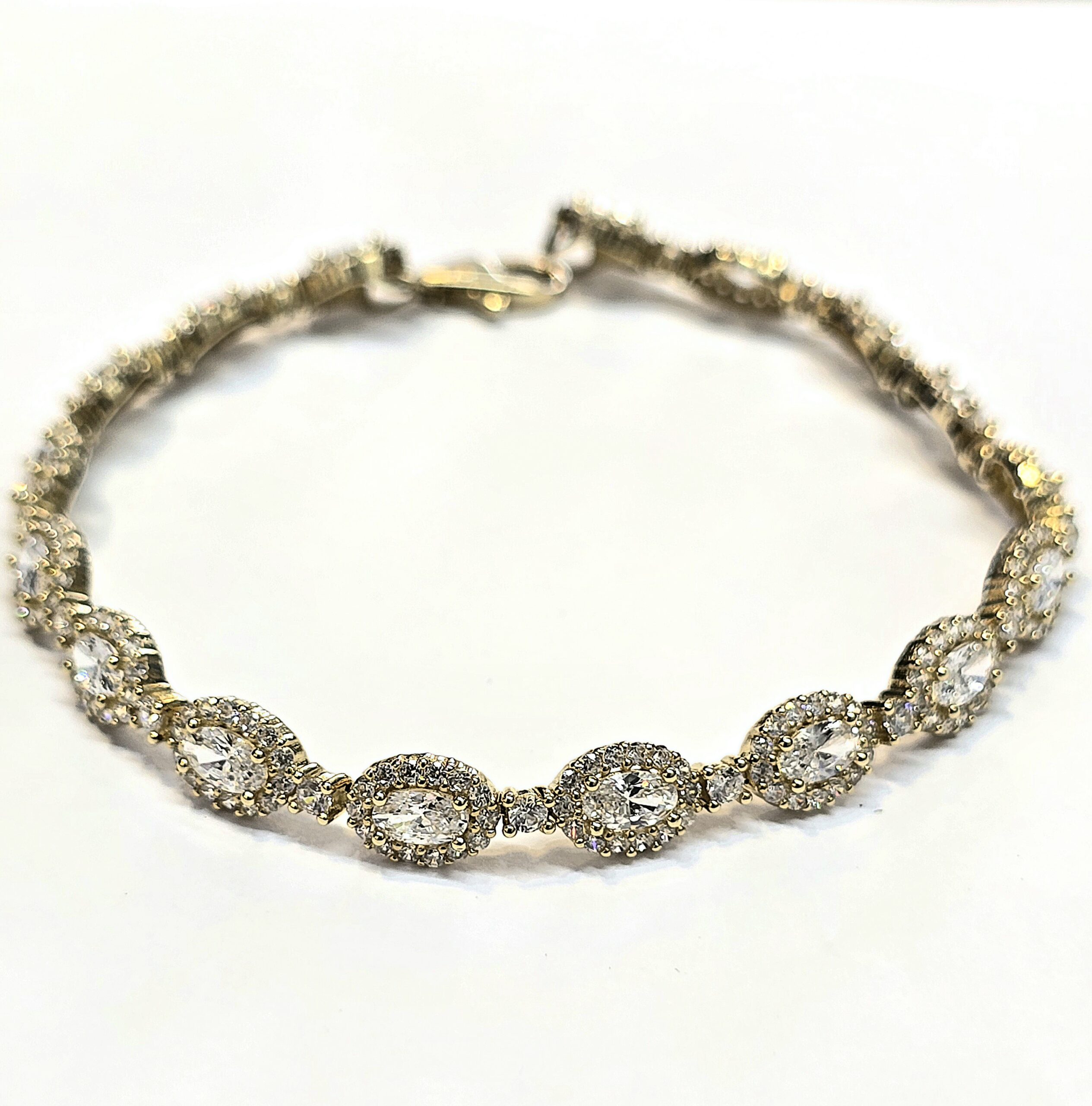 צמיד טניס יהלומי מעבדה משובץ 5 קראט זהב 14 קראט gblb77