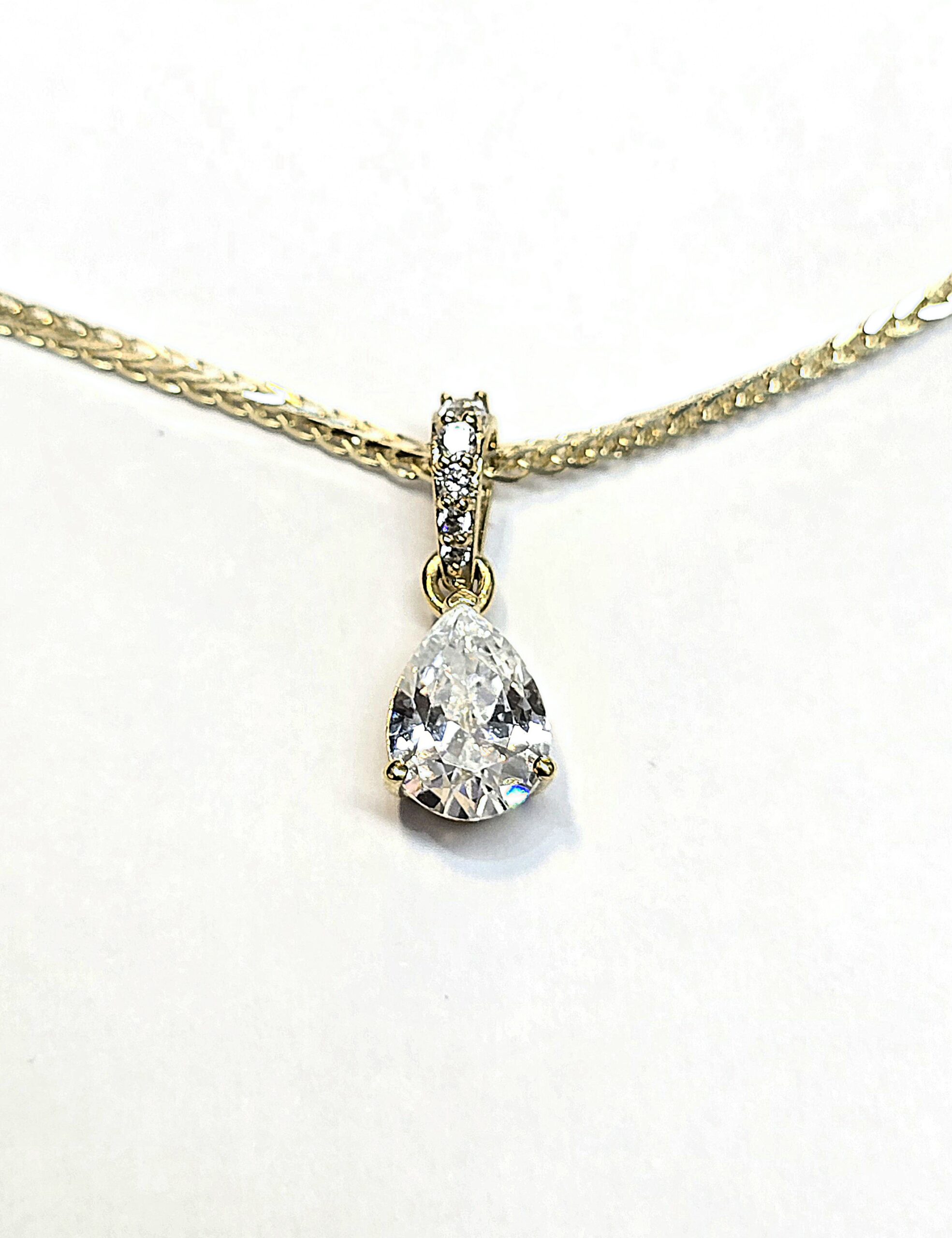 שרשרת זהב 14 קראט + תליון יהלומי מעבדה משובץ חצי קראט טיפה tglb78