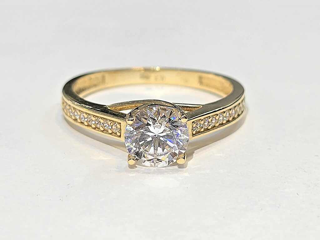 טבעת זהב צהוב 14 קראט משובץ יהלומי מעבדה 0.80 קראט grmbn99