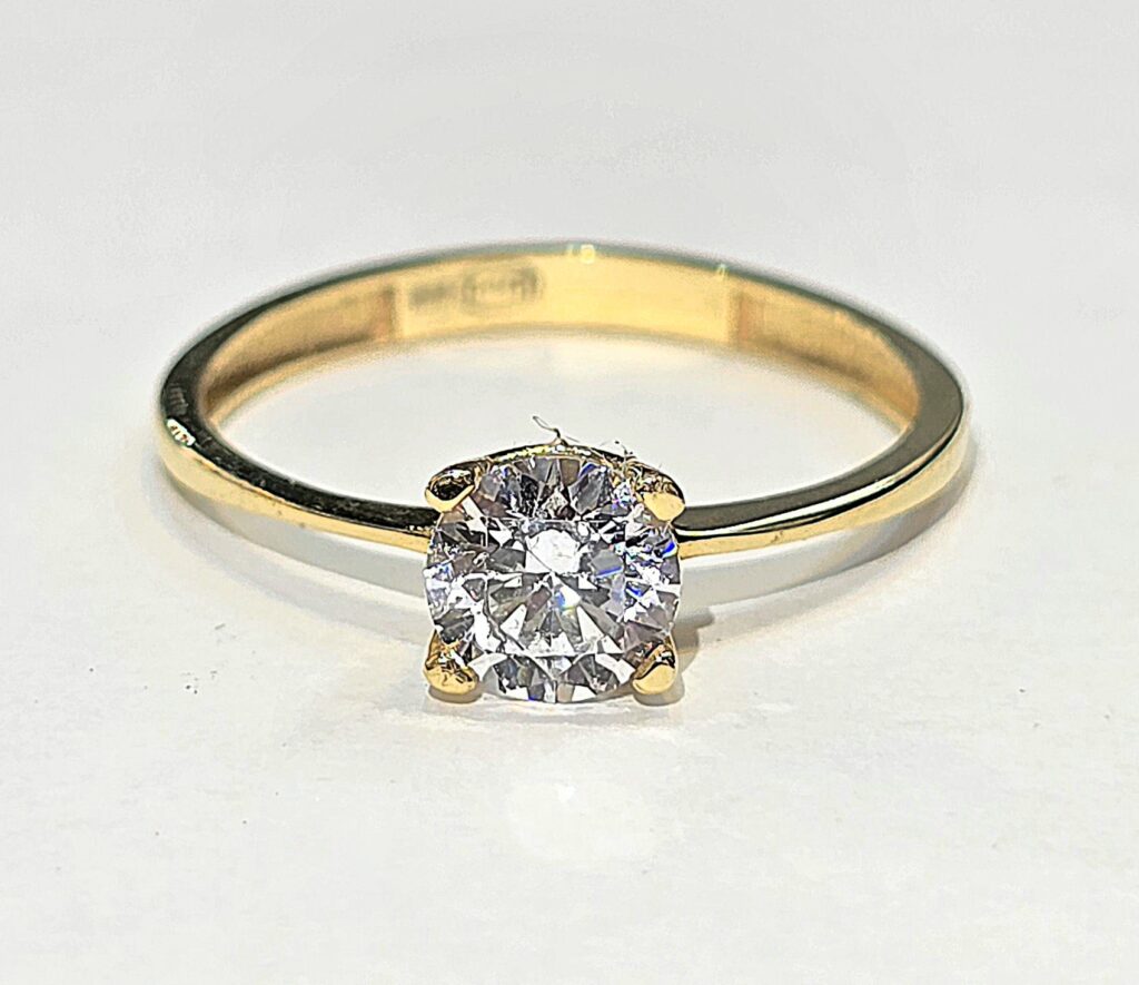 טבעת זהב צהוב 14 קראט משובצת יהלום מעבדה חצי קראט grmbla