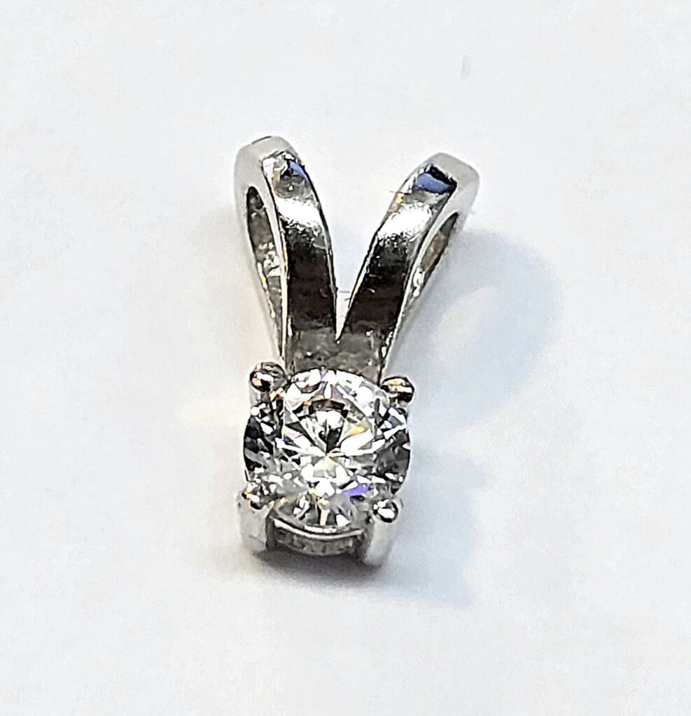 תליון זהב לבן 14 קראט משובצת אבן מרכזית קולקציה חדשה Tza7