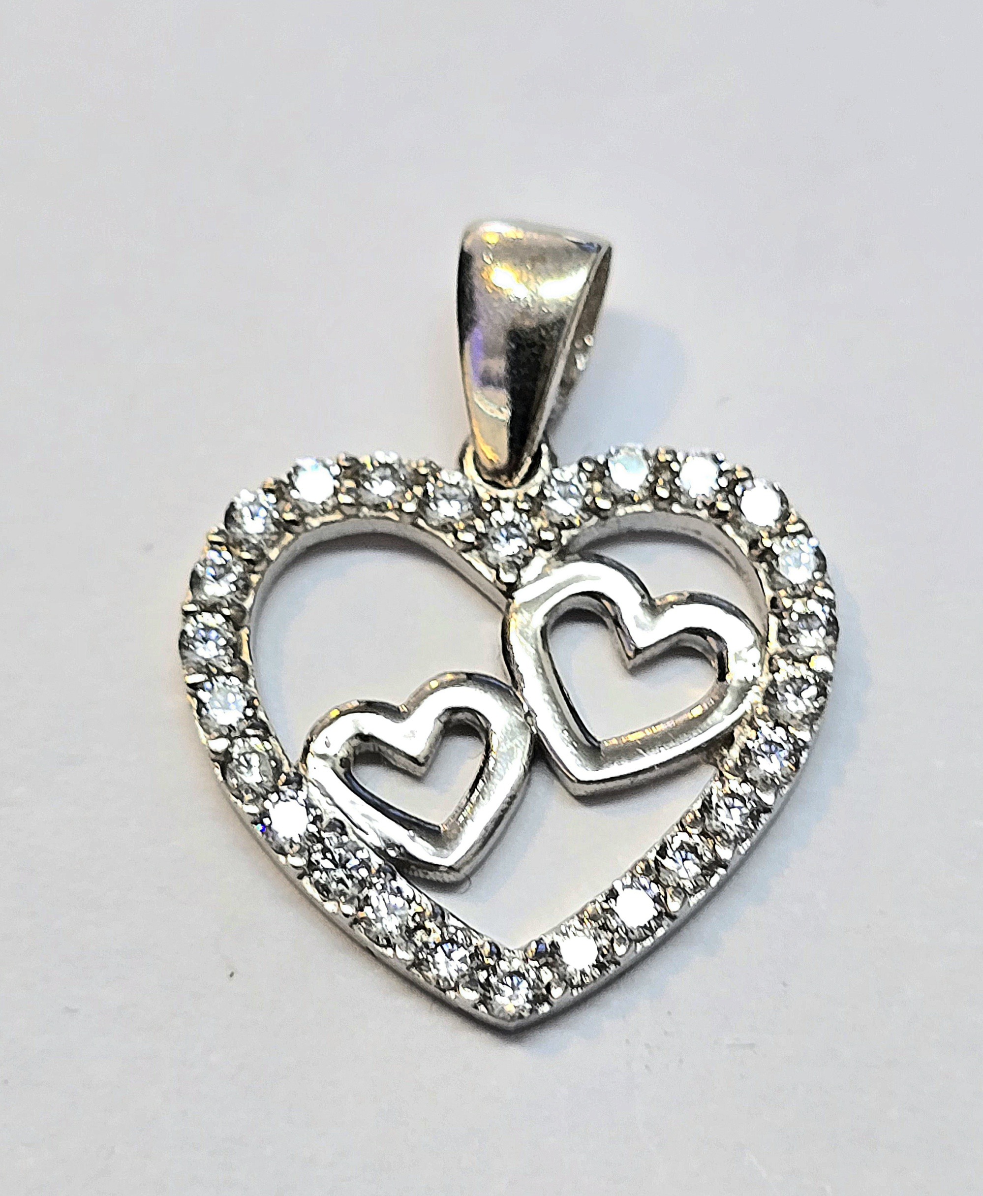 תליון לבבות זהב לבן 14 קראט משובץ זרקונים קולקציה חדשה 11sd12