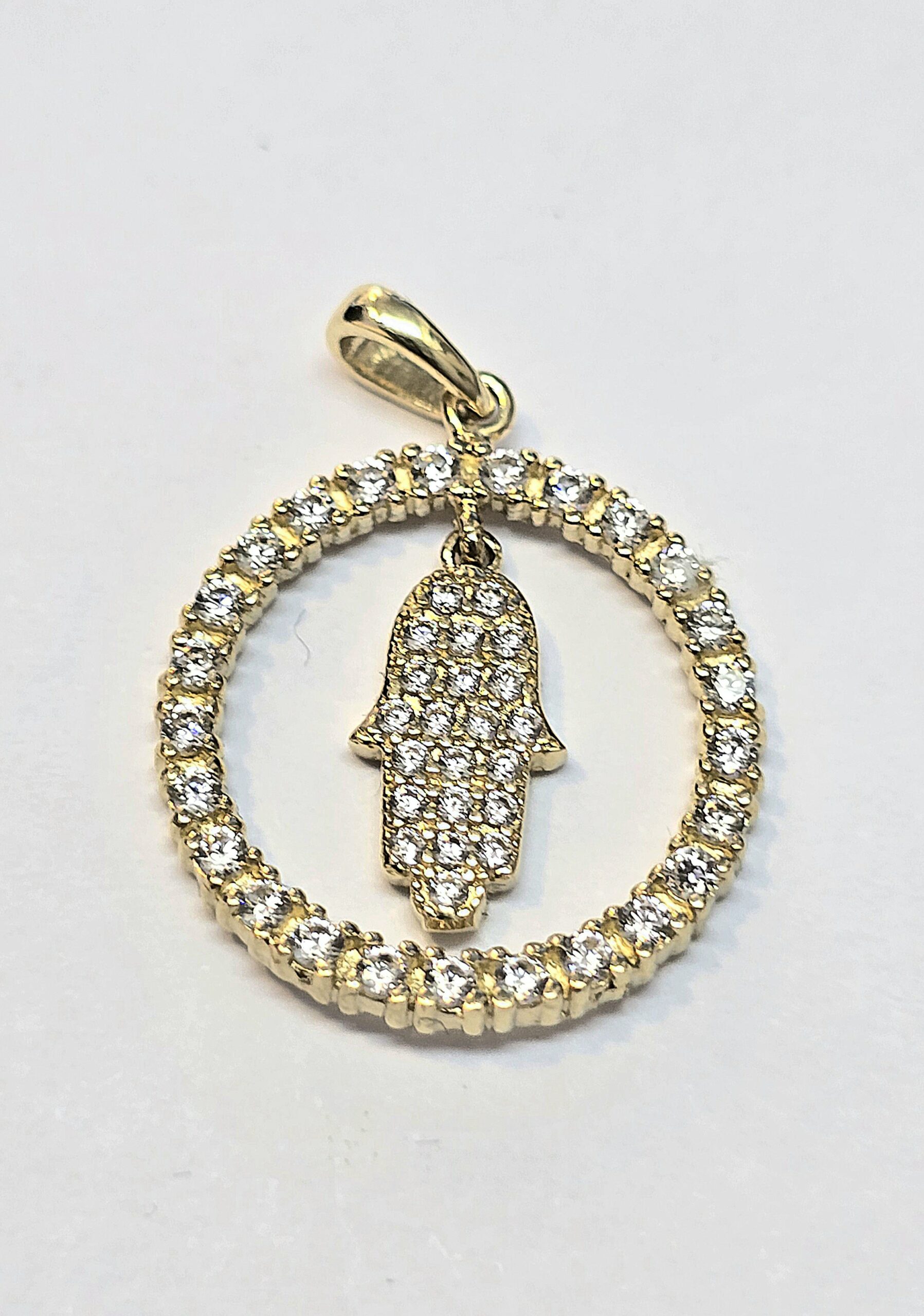 תליון חמסה בתוך עיגול זהב צהוב 14 קראט משובץ זרקונים קולקציה חדשה fgh601