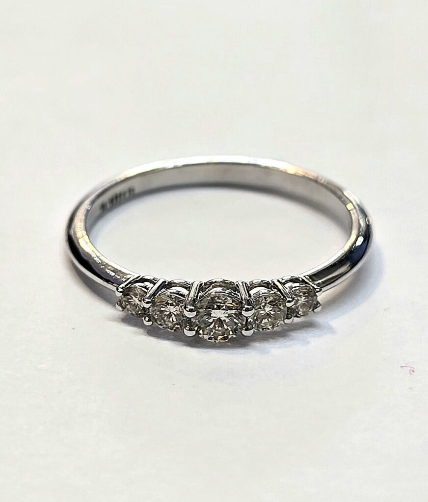 טבעת זהב לבן 14 קראט משובצת יהלומים טבעיים קולקציה חדשה GORIN78