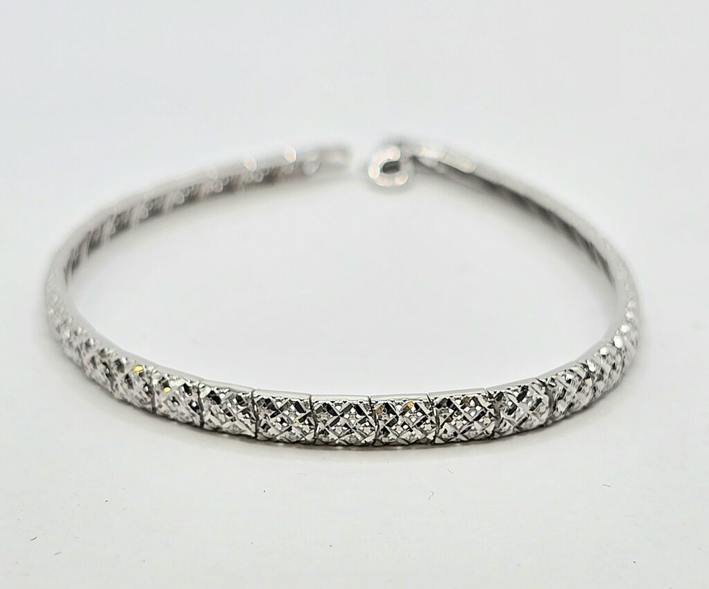 צמיד זהב לבן 14K חריטות יהלום קולקציה חדשה מבצע 3,590 ש"ח עד 12 תשלומים ללא ריבית משלוחים חינם לכל הארץ מבצעים חמים באתר הורידו את האפליקציה