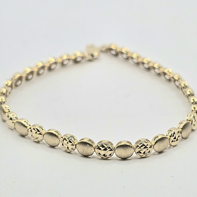 צמיד זהב 14K עיצוב עדין מהמם חריטות יהלום קולקציה חדשה מבצע 4,600 ש"ח בלבד!עד 12 תשלומים ללא ריבית מבצעים חמים באתר הורידו את האפליקציה