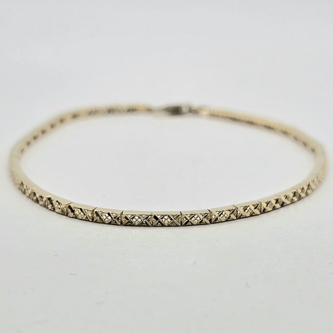 צמיד זהב 14K קלאסי בשילוב חריטות לייזר קולקציה חדשה מבצע 2,550 ש"ח עד 12 תשלומים ללא ריבית משלוחים לכל הארץ חינם מבצעים חמים באתר הורידו את האפליקציה