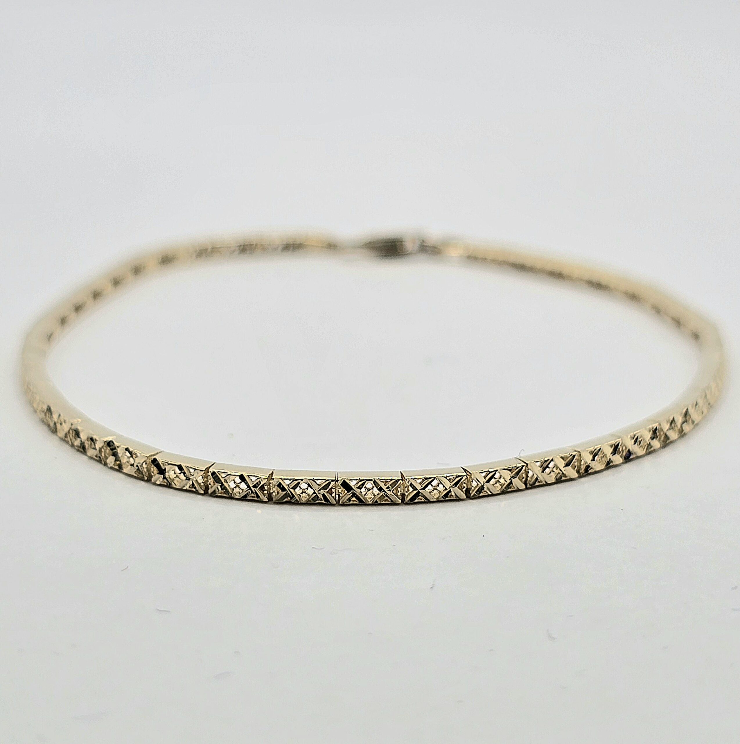 צמיד זהב 14K קלאסי בשילוב חריטות לייזר קולקציה חדשה GBS806