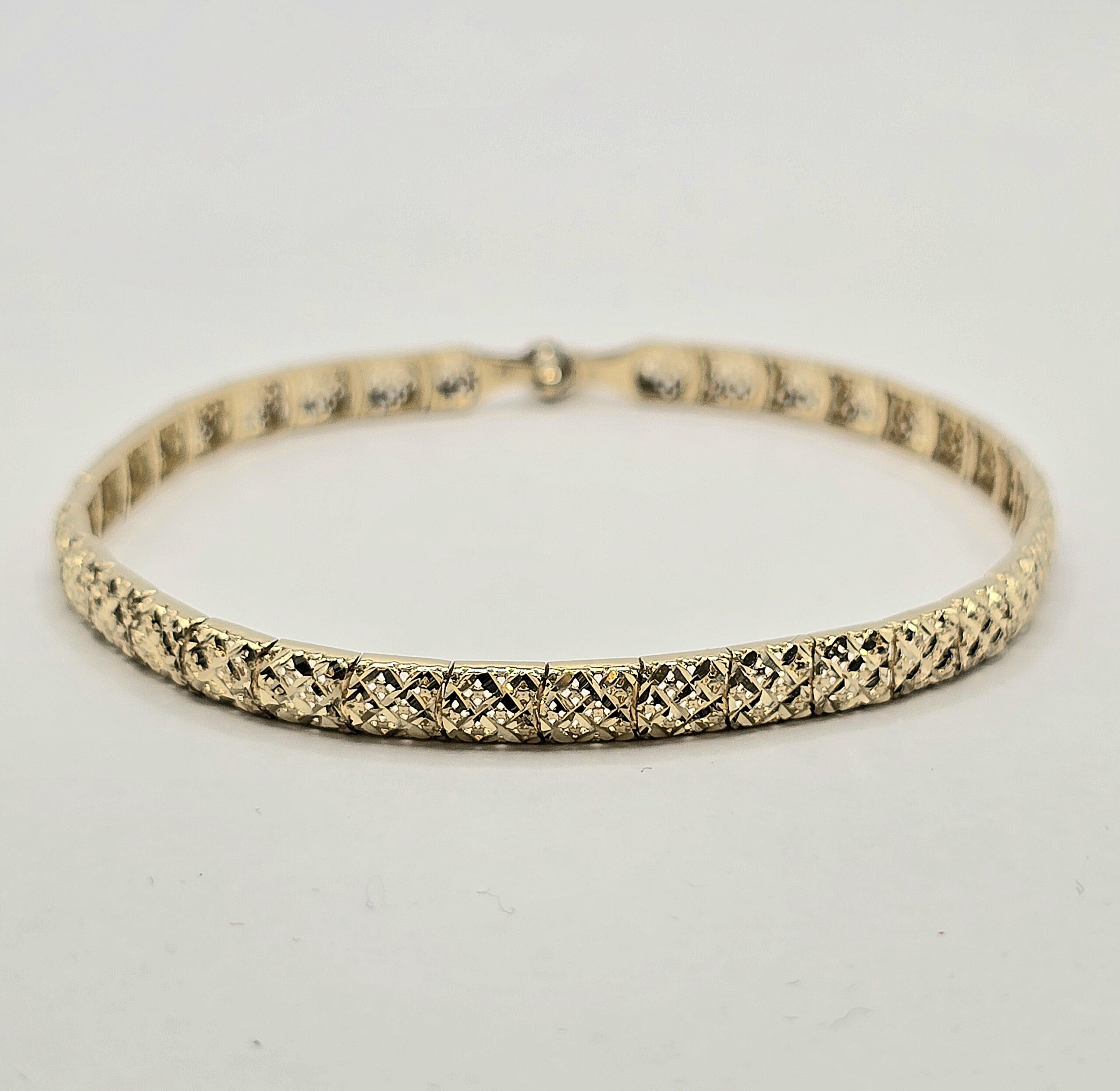 צמיד זהב 14K מיוחד ביופיו חריטות יהלום קולקציה חדשה GBS802