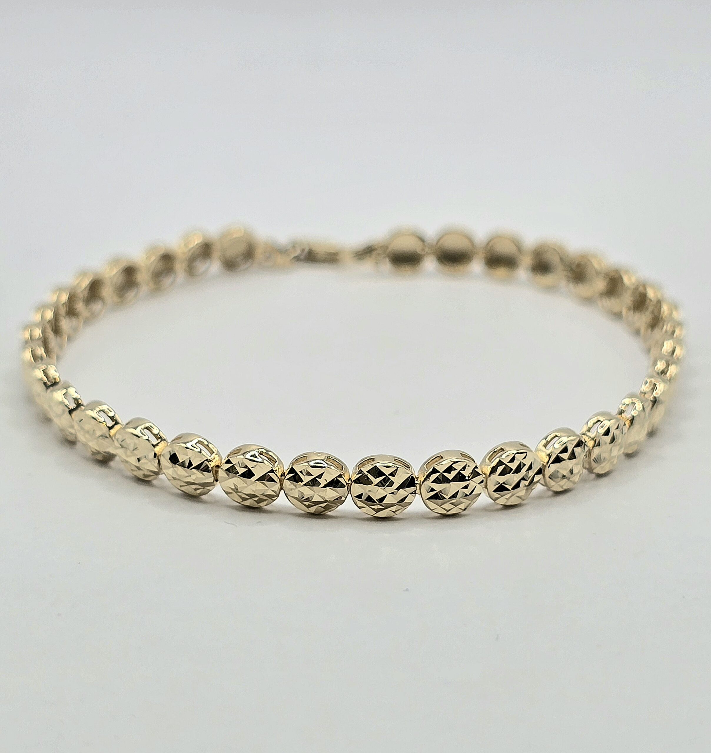 צמיד זהב 14K עיגולים חריטות לייזר קולקציה חדשה GBS805