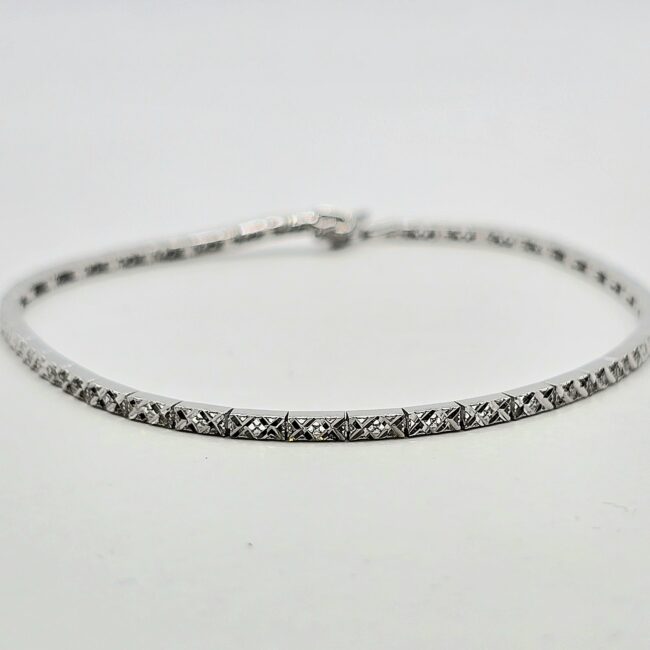 צמיד זהב לבן 14K עדין וקלאסי חריטות לייזר קולקציה חדשה מבצע 2,650 ש"ח עד 12 תשלומים ללא ריבית משלוחים חינם לכל הארץ מבצעים חמים באתר הורידו את האפליקציה