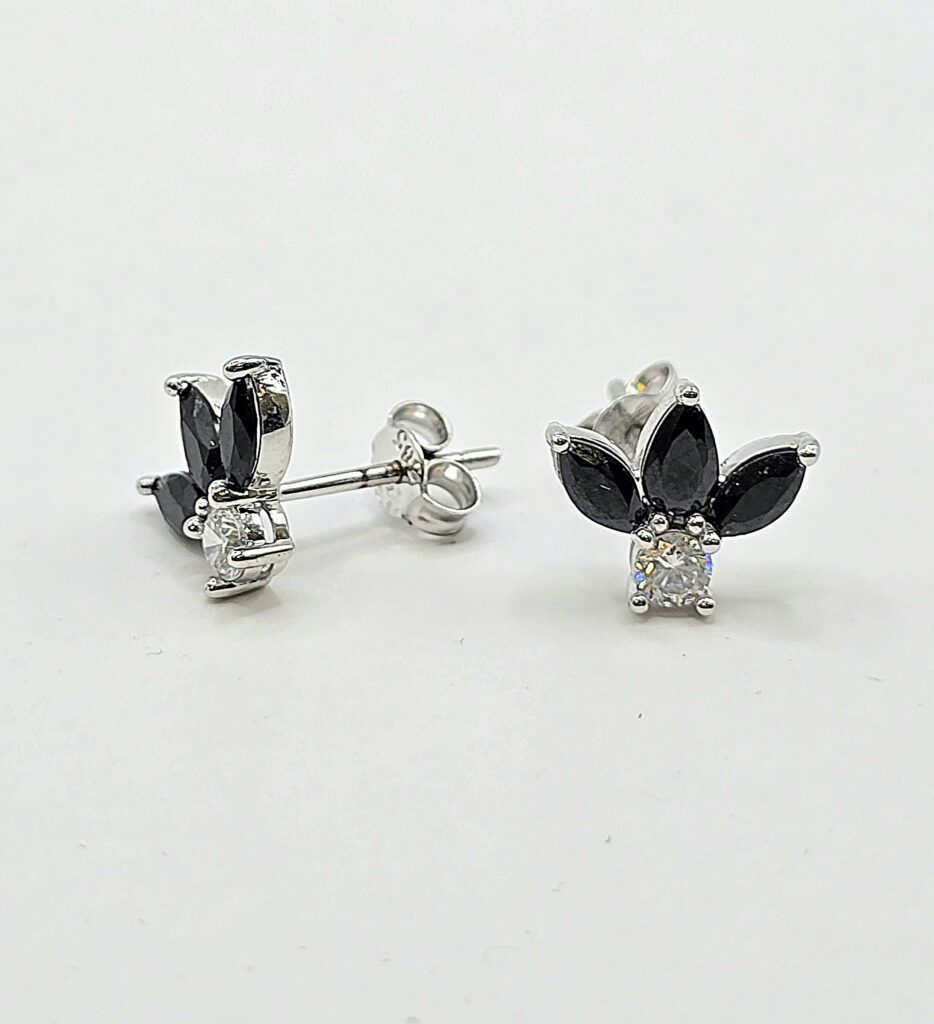 עגילי זהב לבן 14 קראט פרח אבן שחורה קולקציה חדשה gebh105