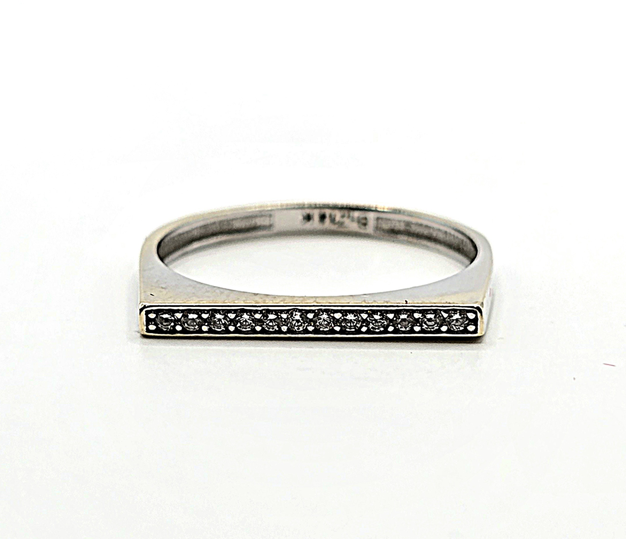 טבעת זהב לבן 14 קראט משובצת זרקונים קולקציה חדשה LOVE110