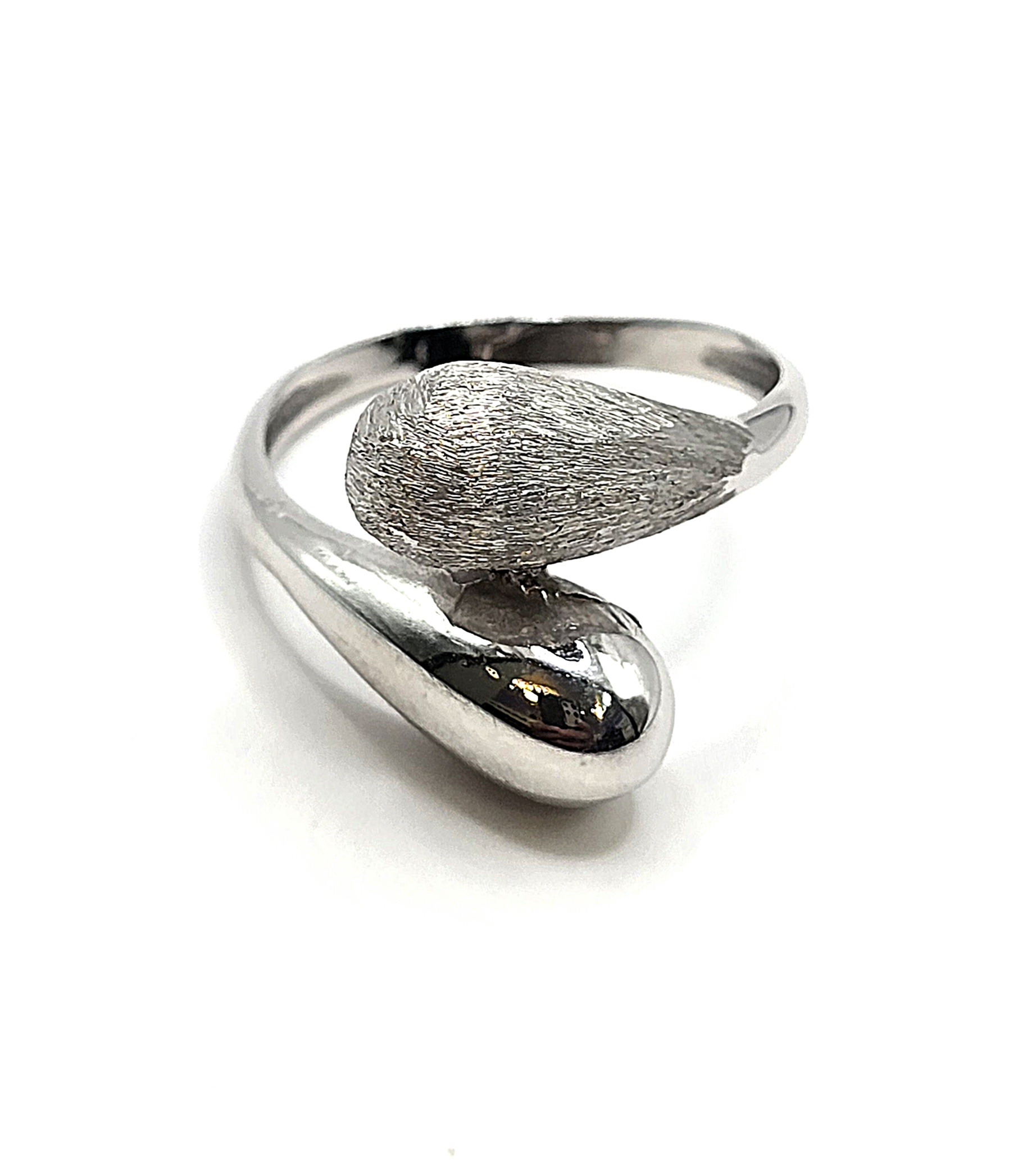 טבעת זהב לבן 14 קראט קולקציה חדשה LOVE105