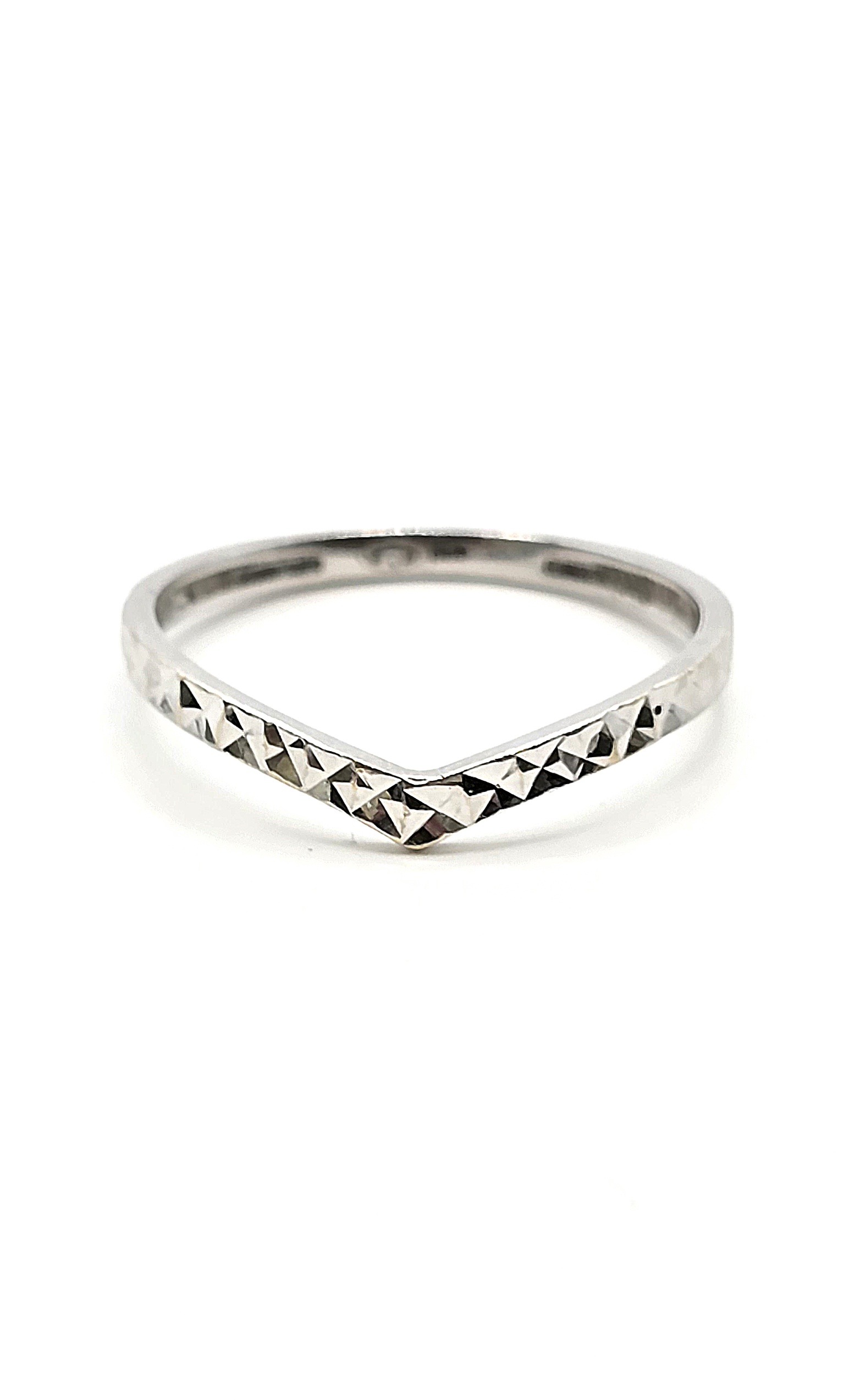 טבעת זהב לבן 14 קראט עם חריטות לייזר TEz12