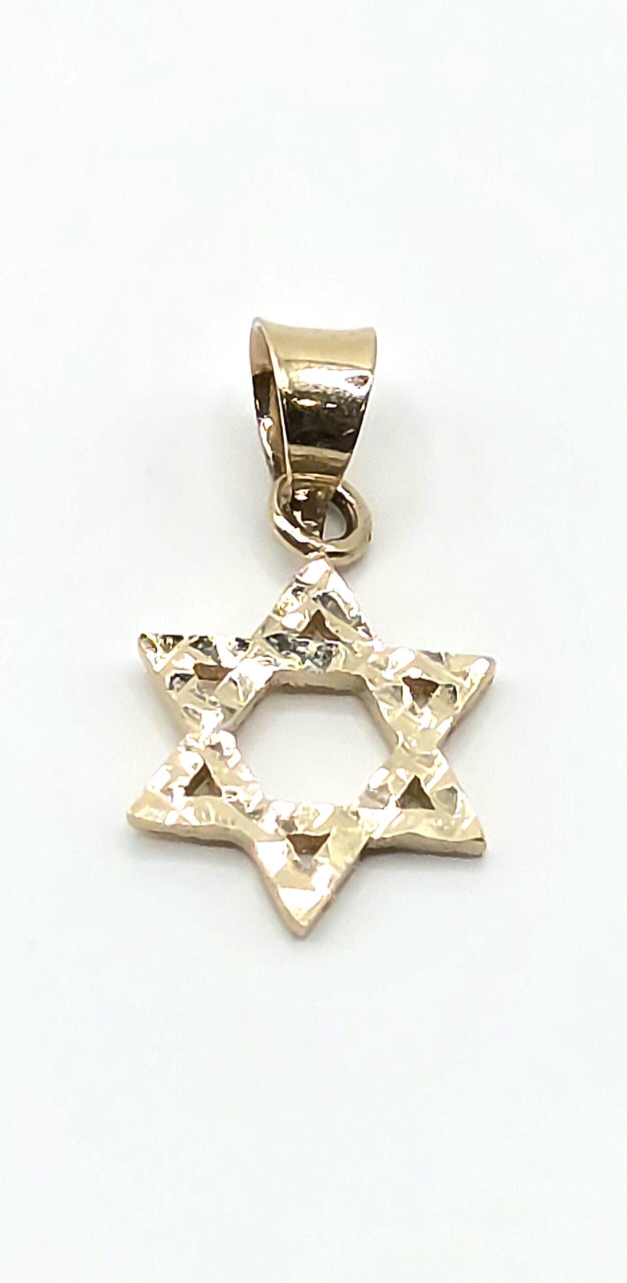 תליון זהב 14 קראט צורת כוכב בשילוב לייזר קולקציה חדשה tbh713